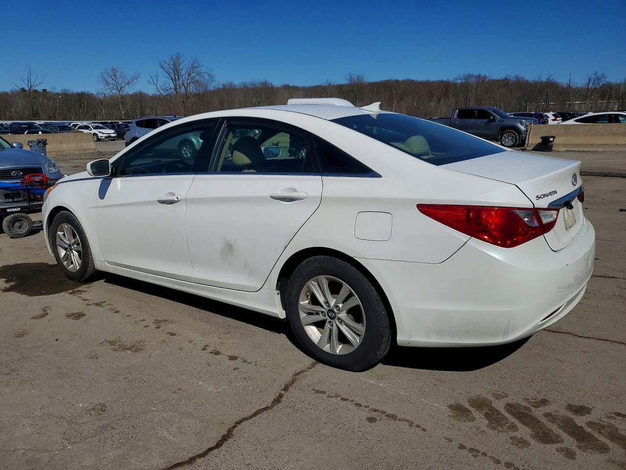 2012 Hyundai Sonata Gls - Image 2