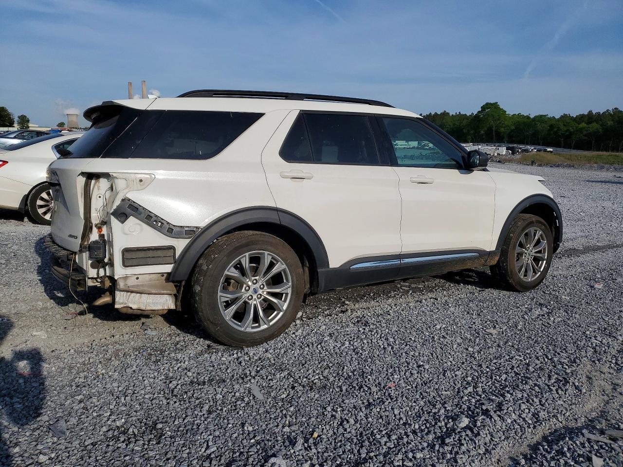 2022 Ford Explorer - Image 3