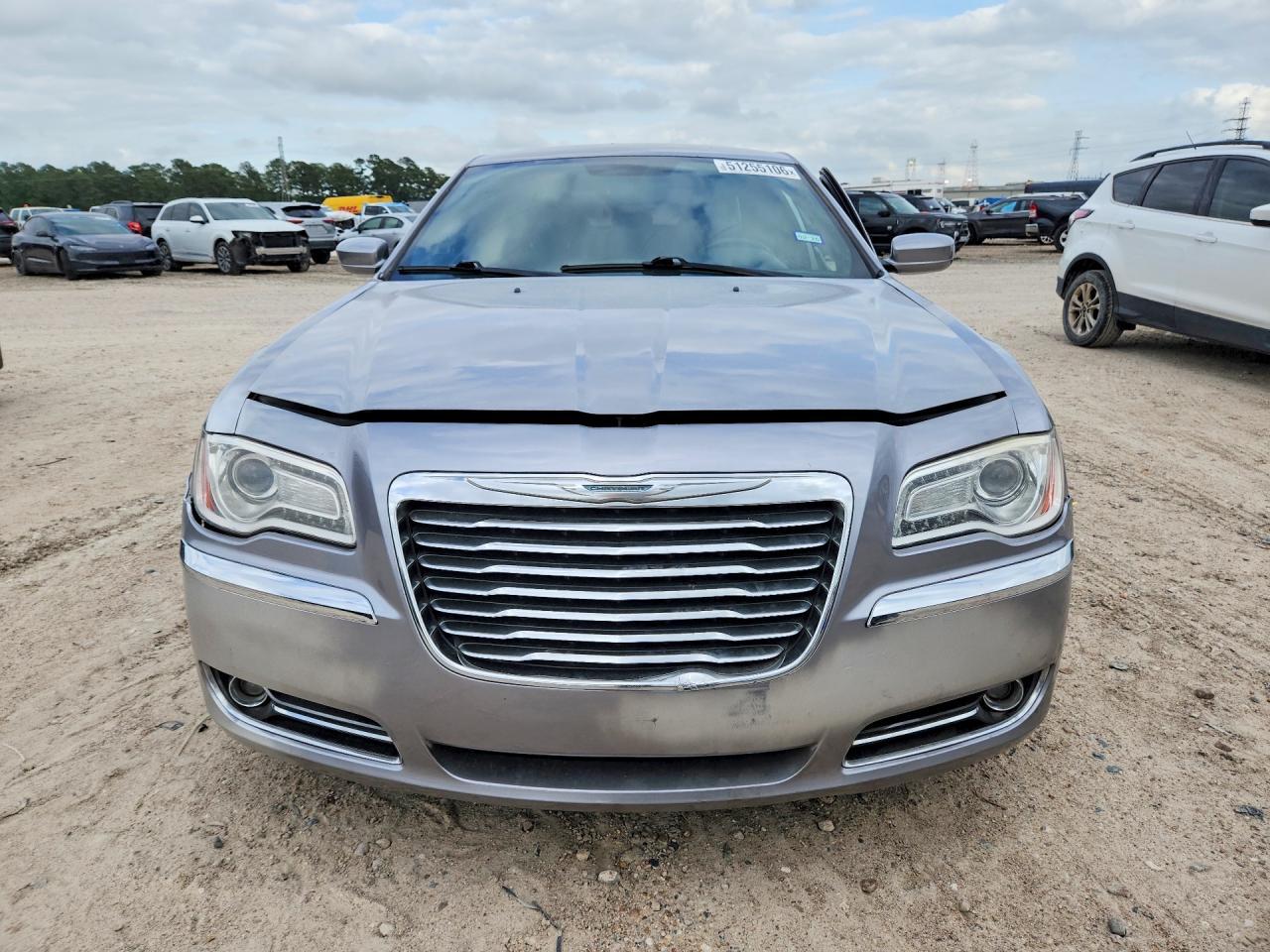 2014 Chrysler 300 - Image 5