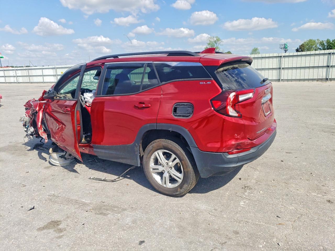 2022 GMC Terrain Sle - Image 2