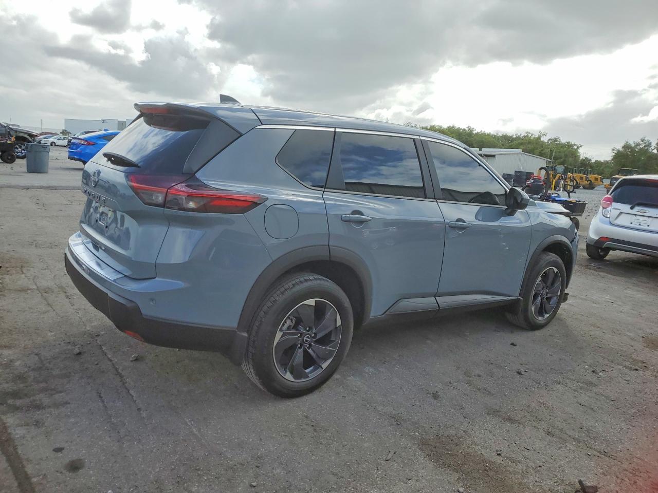 2026 Nissan Rogue Sv - Image 3