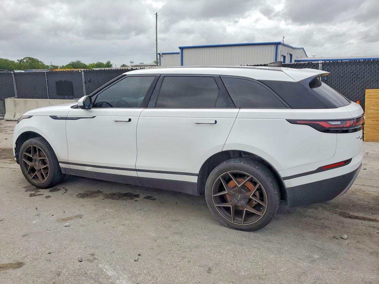 2019 Land Rover Velar - Image 2