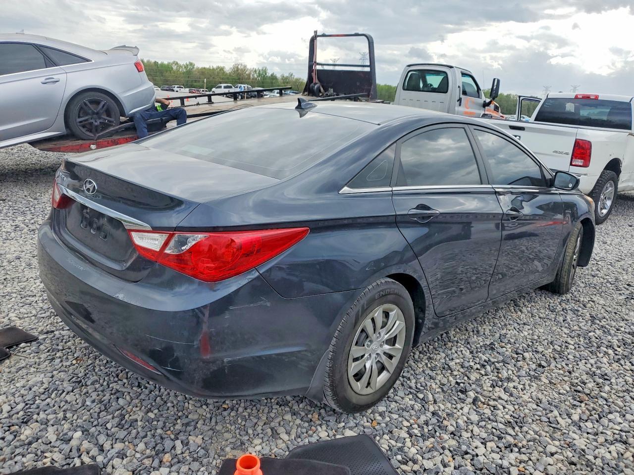 2012 Hyundai Sonata Gls - Image 3