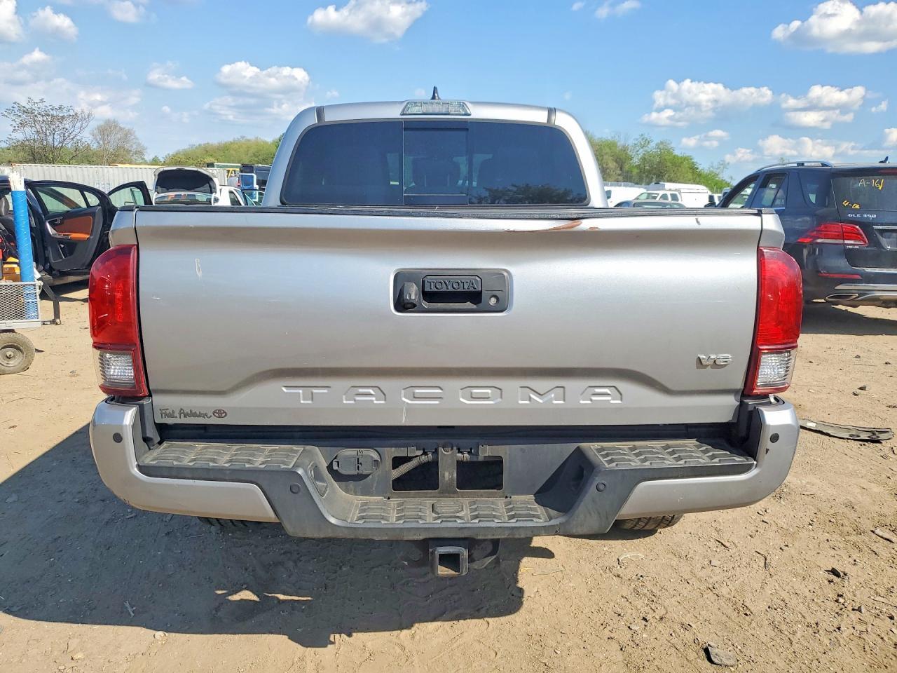 2018 Toyota Tacoma Trd Off-Road - Image 6