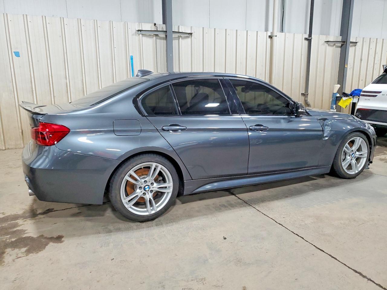 2016 BMW 340 Xi - Фото 3