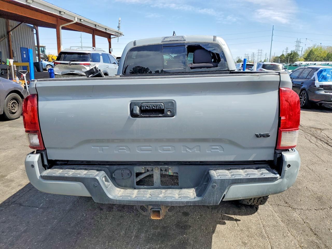 2019 Toyota Tacoma Trd Off-Road - Image 6