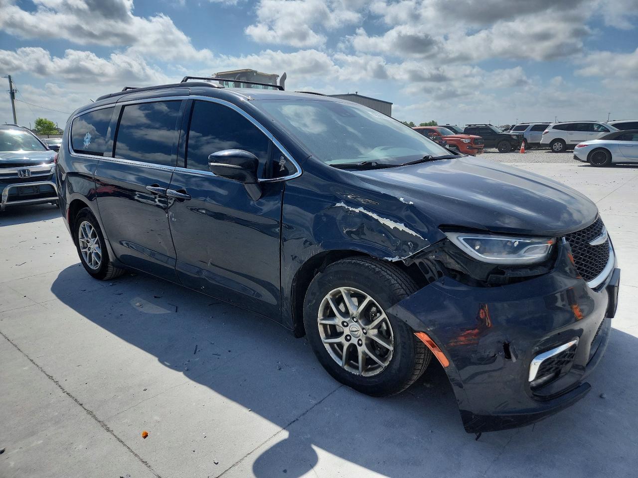 2021 Chrysler Pacifica Touring - Фото 4