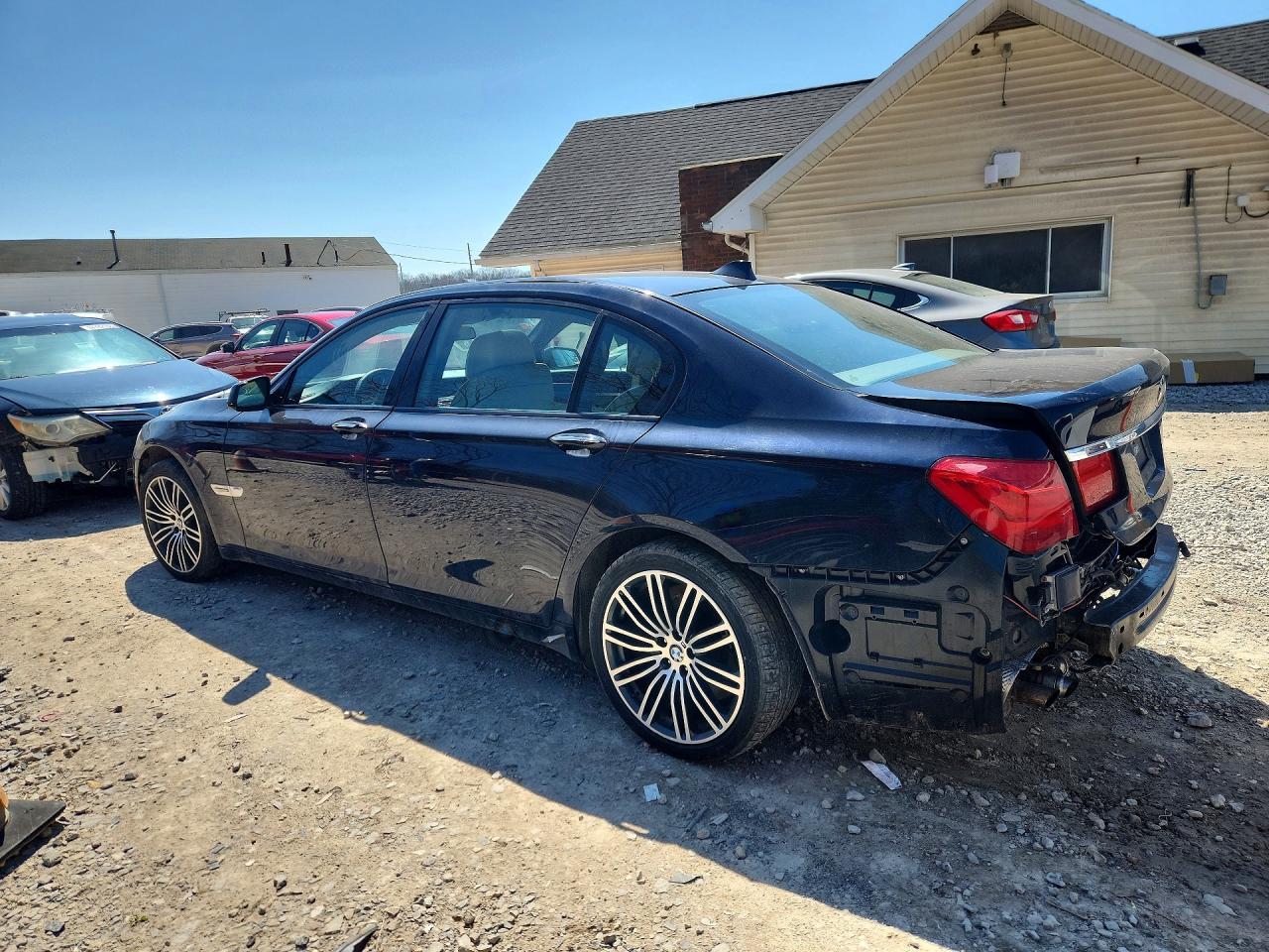 2012 BMW 750 Li - Фото 2