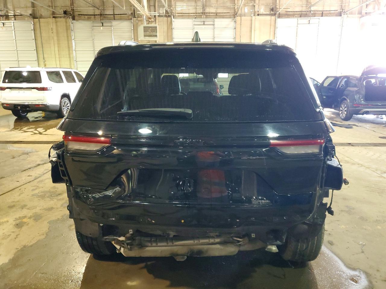2023 Jeep Grand Cherokee Laredo - Image 6