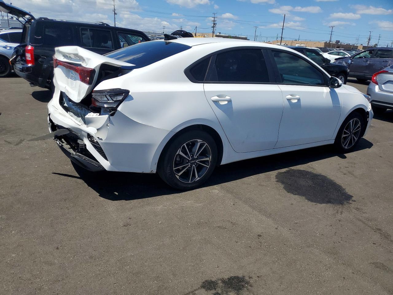 2022 Kia Forte Lxs - Фото 3