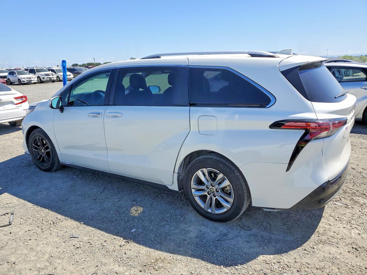 2021 Toyota Sienna Limited 7-Passenger - Фото 2