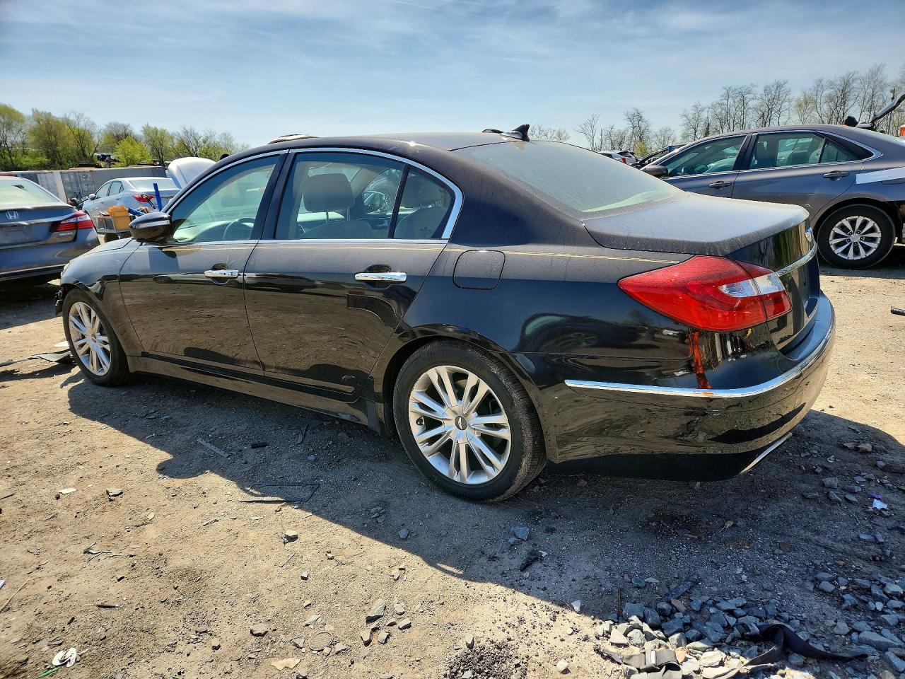 2014 Hyundai Genesis 3.8L - Фото 2