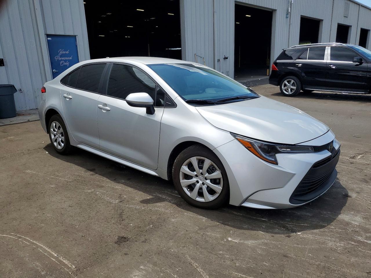 2025 Toyota Corolla Le - Image 4