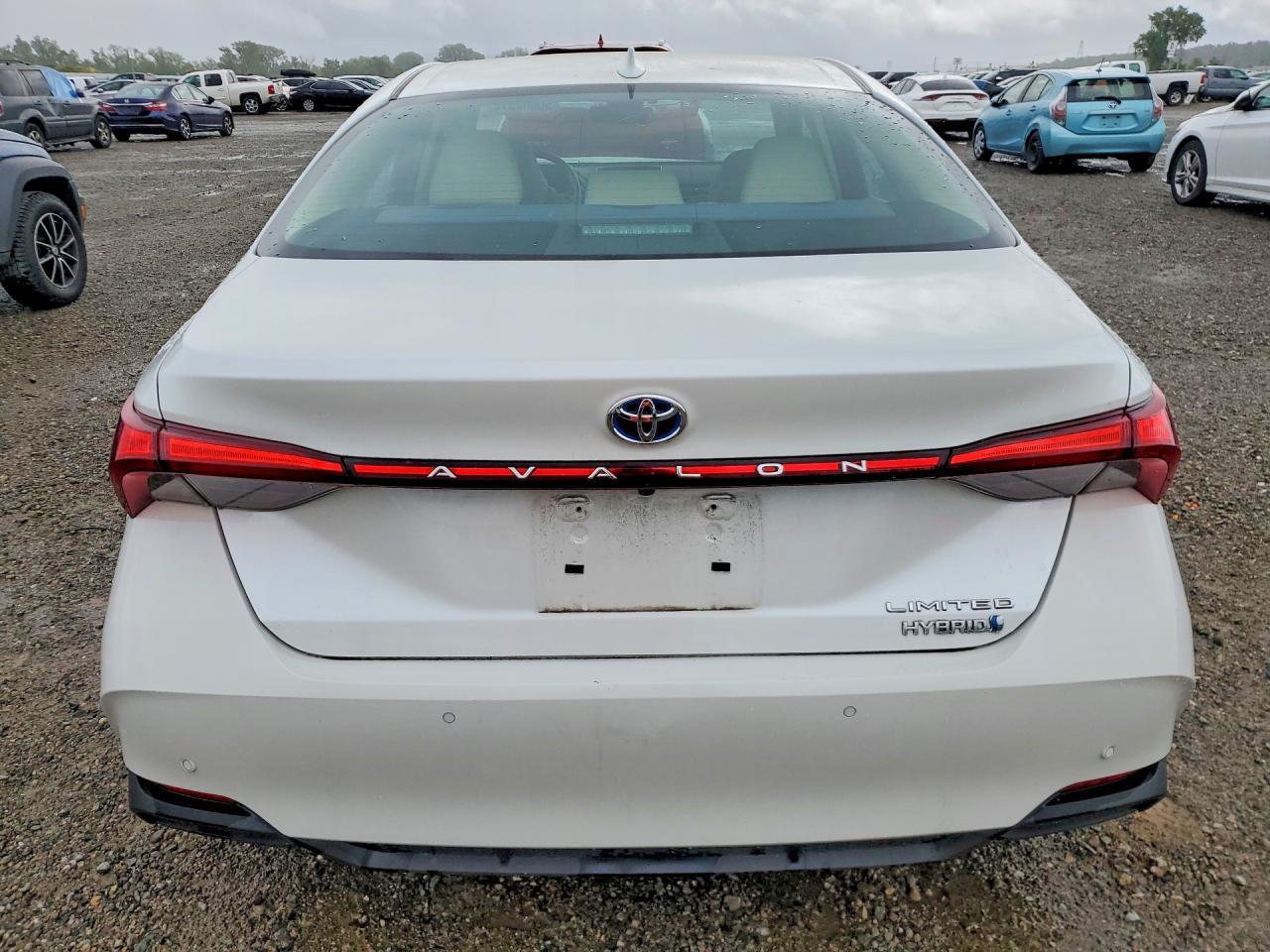2020 Toyota Avalon - Image 6