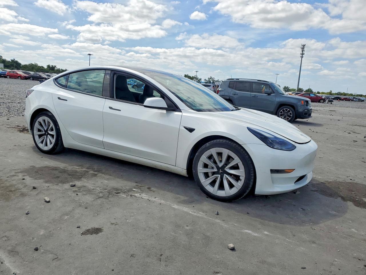 2023 Tesla Model 3 - Image 4