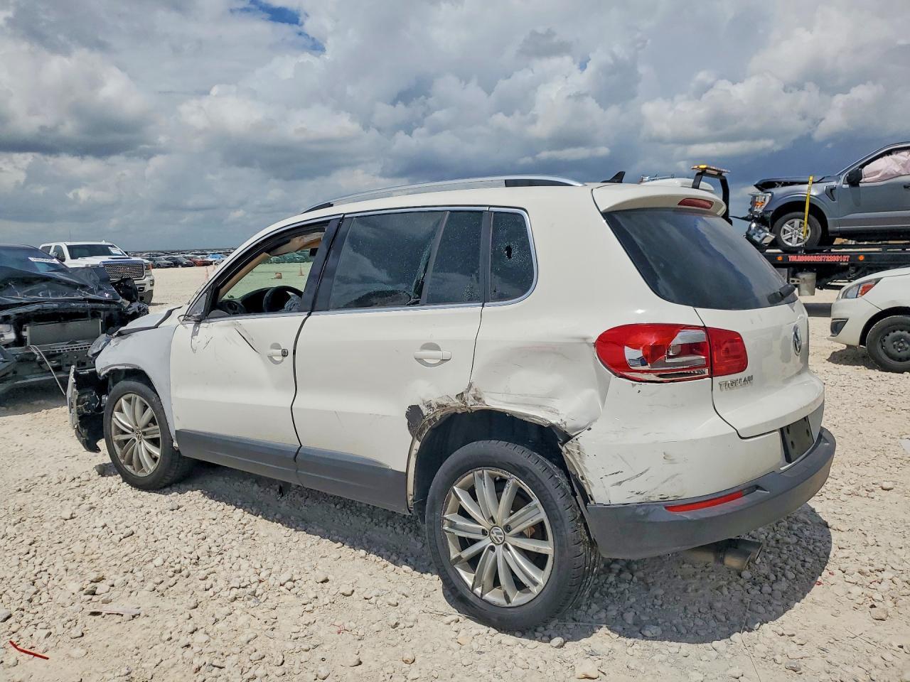 2013 Volkswagen Tiguan S - Фото 2