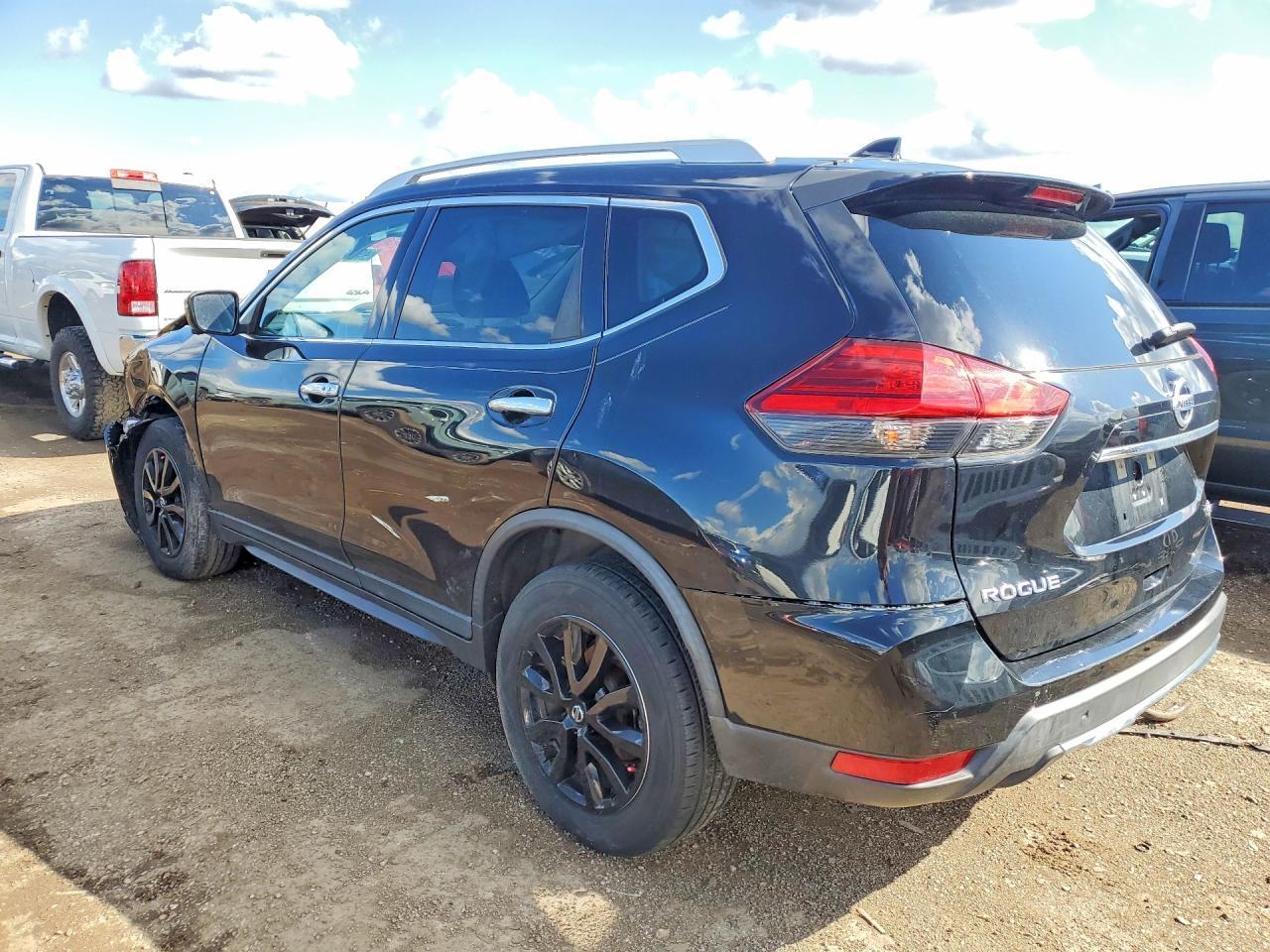 2017 Nissan Rogue Sv - Image 2