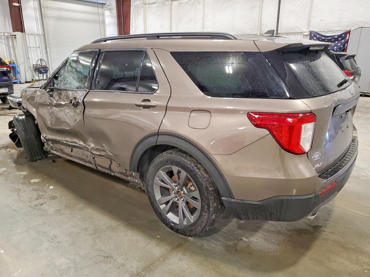 2021 Ford Explorer Xlt - Фото 2
