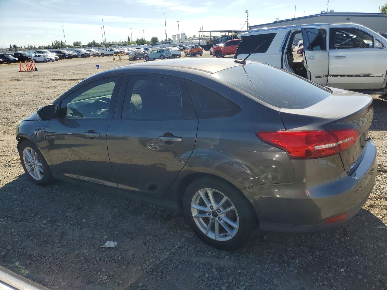 2016 Ford Focus Se - Image 2