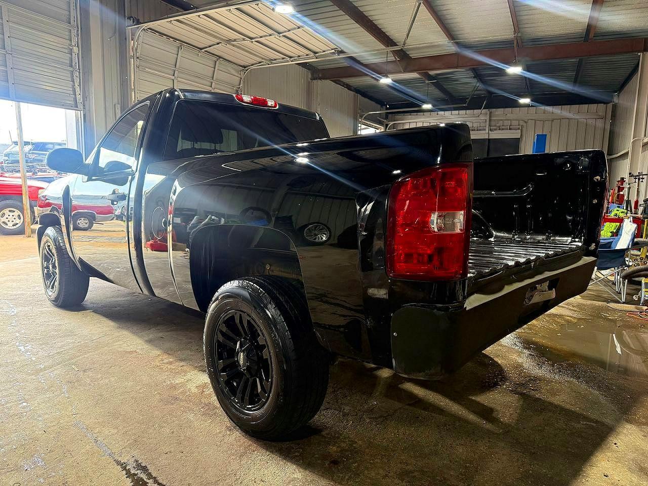2008 Chevrolet Silverado C1500 - Image 3