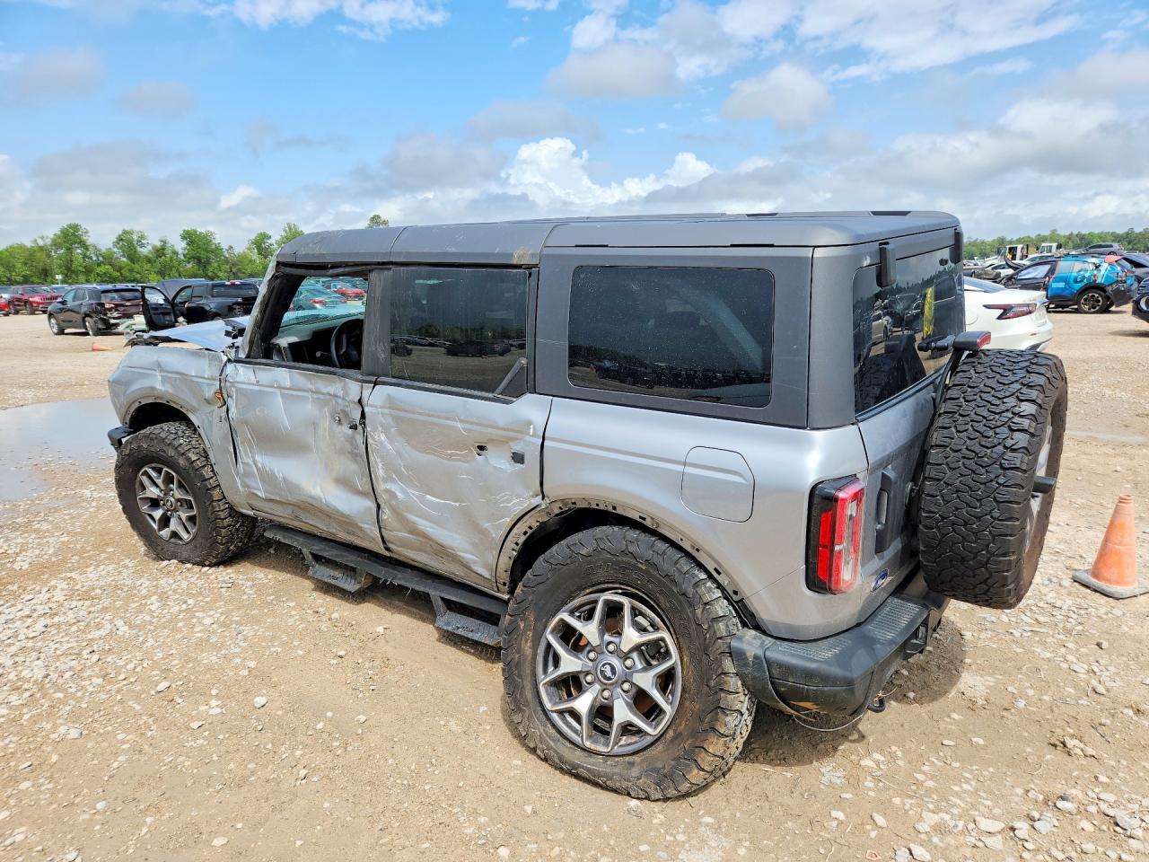 2023 Ford Bronco Base - Фото 2