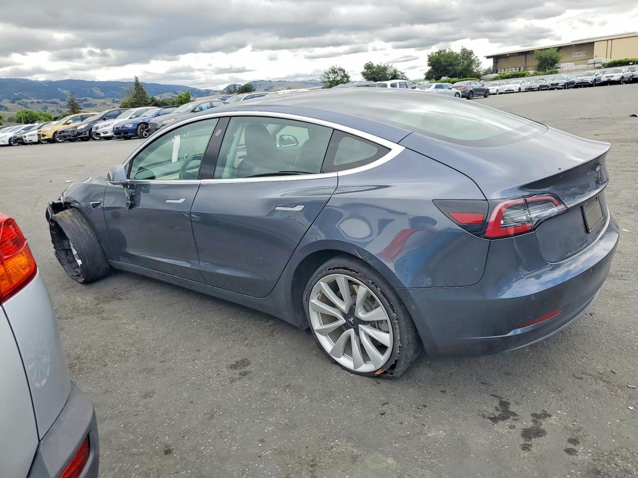2019 Tesla Model 3 - Image 2