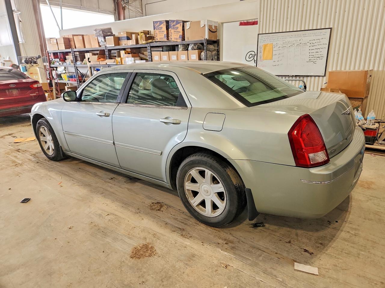 2005 Chrysler 300 Touring - Фото 2