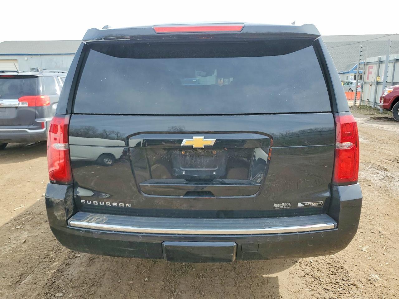 2017 Chevrolet Suburban K1500 Premier - Image 6