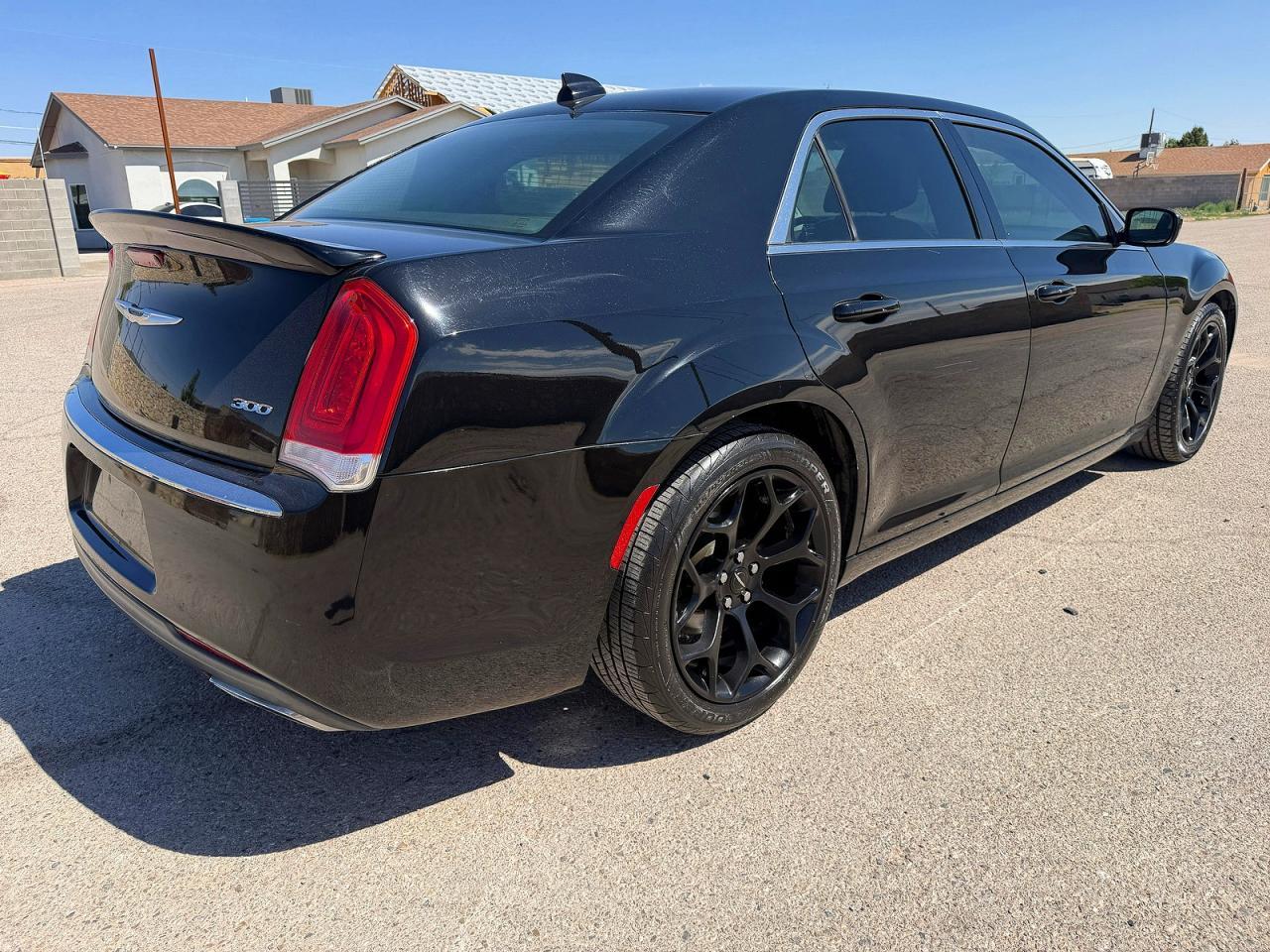2015 Chrysler 300 Limited - Фото 4