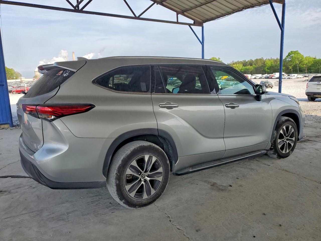 2021 Toyota Highlander Xle - Фото 3