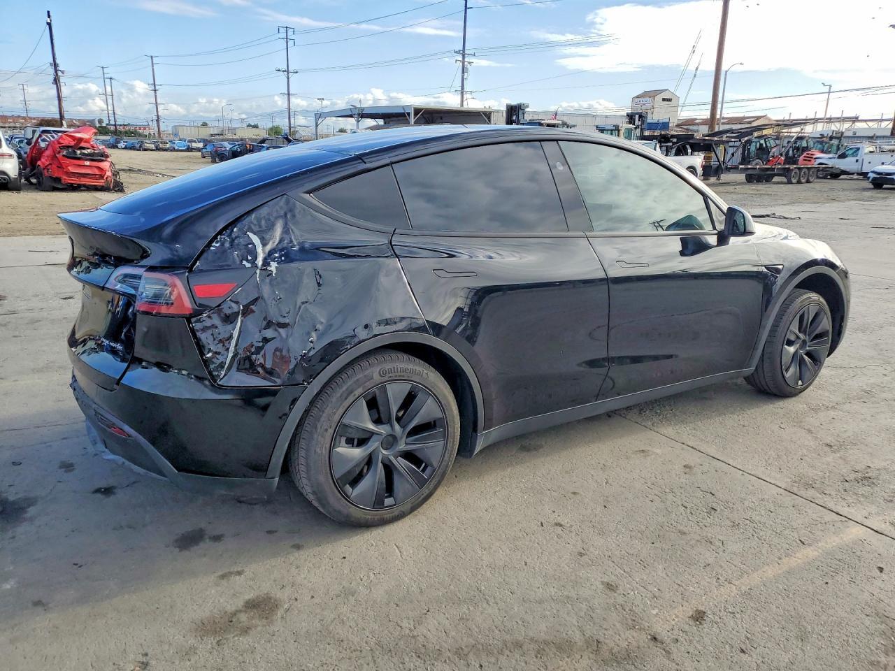 2025 Tesla Model Y - Image 3