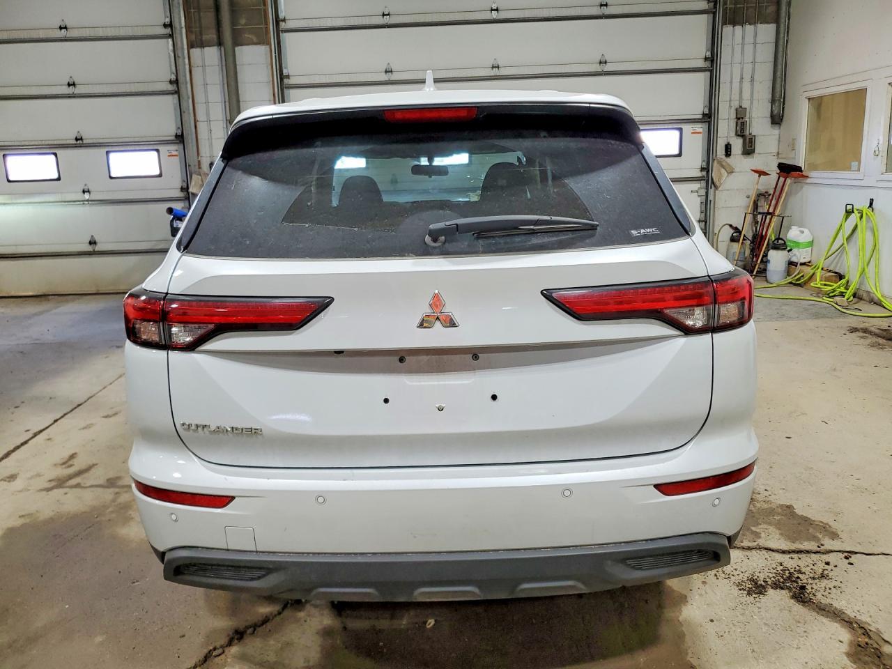 2023 Mitsubishi Outlander Es - Image 6