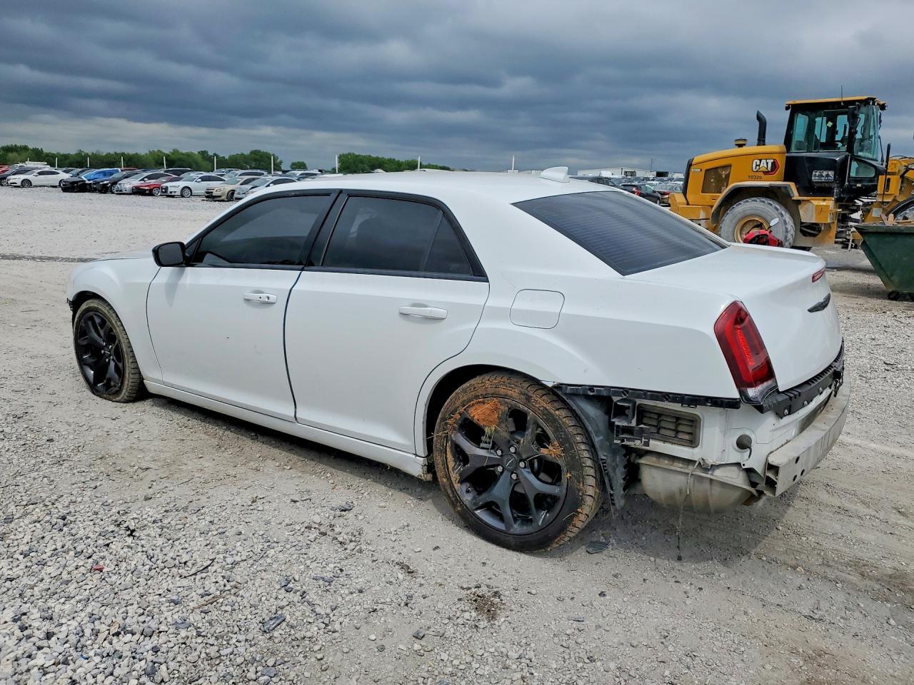 2022 Chrysler 300 Touring - Image 2