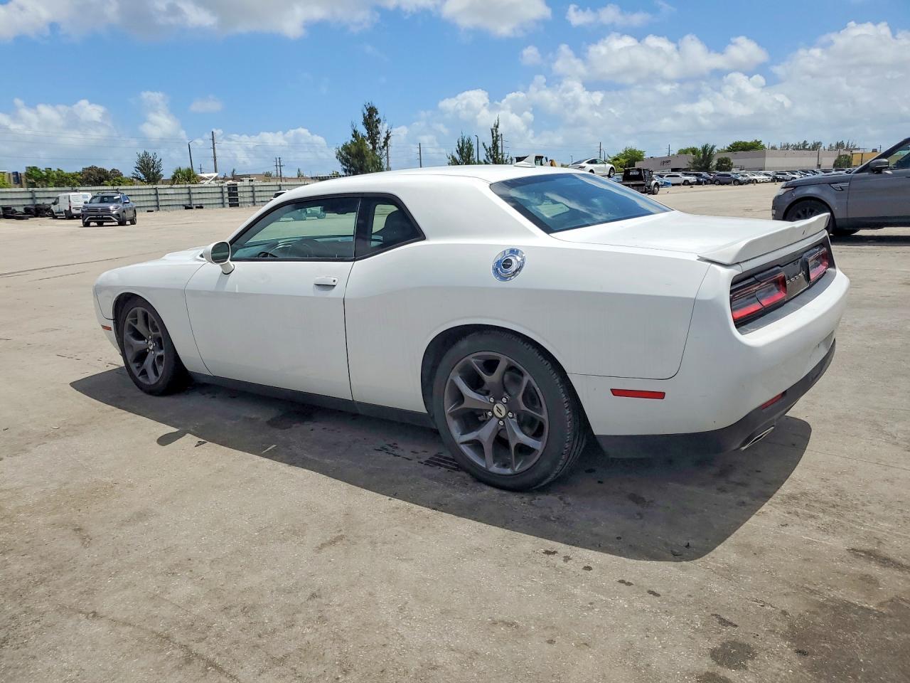 2018 Dodge Challenger Sxt - Image 2