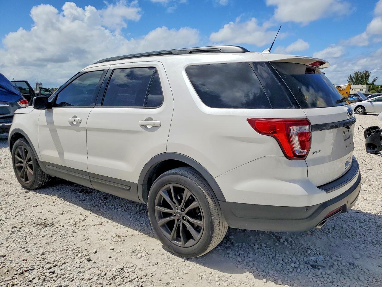 2018 Ford Explorer Xlt - Фото 2