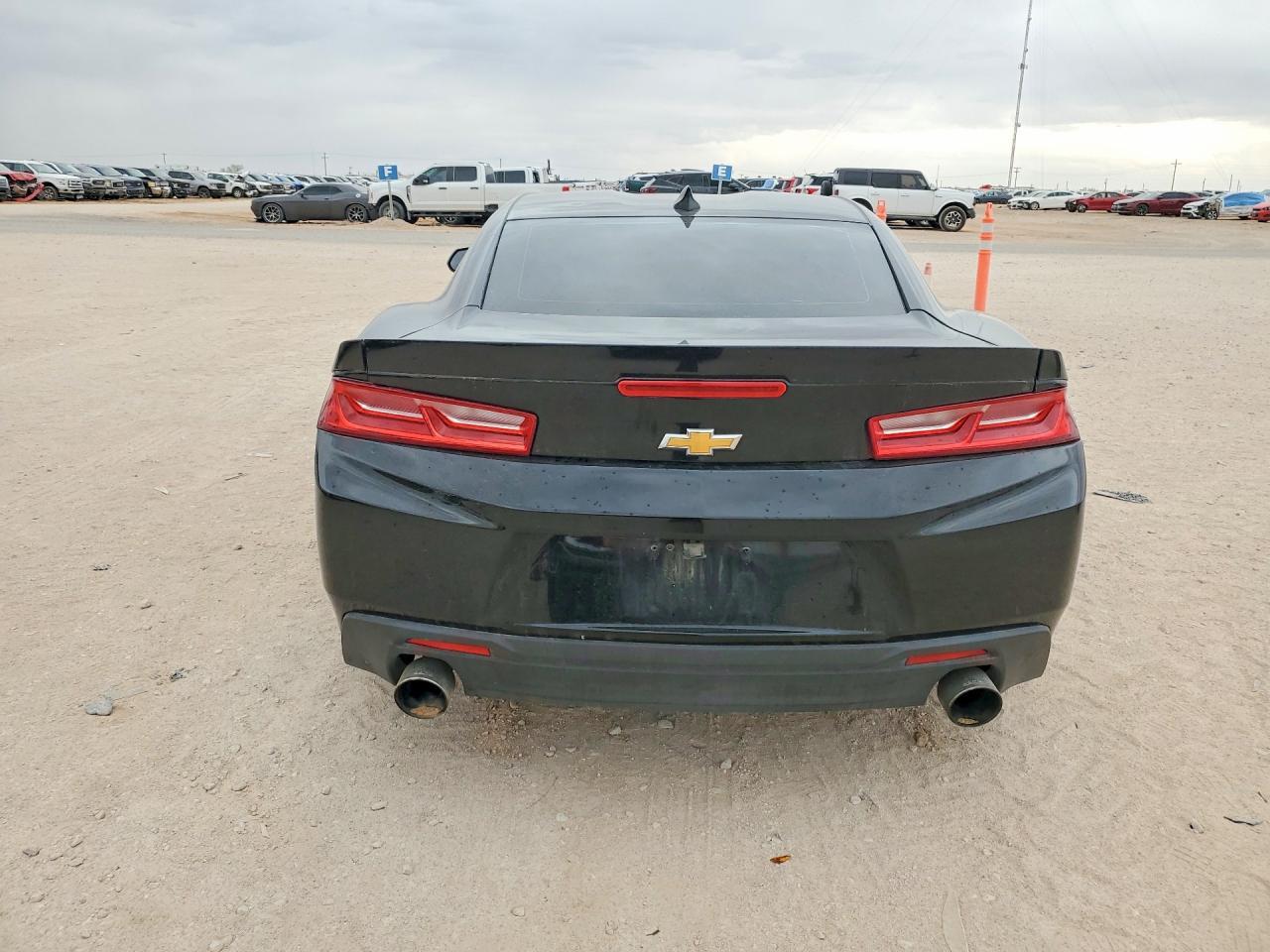 2017 Chevrolet Camaro Ls - Фото 6