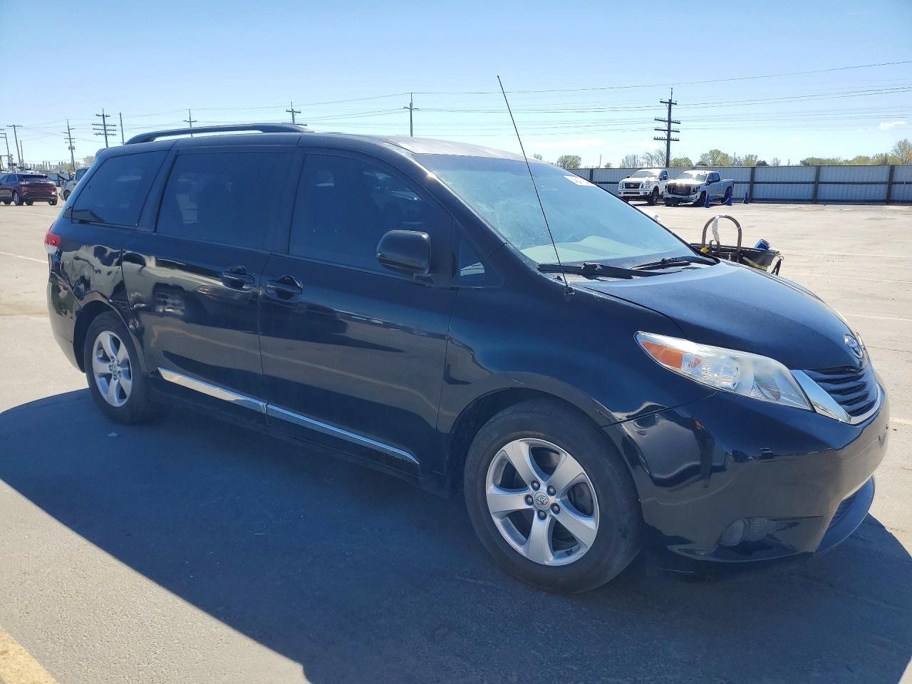 2013 Toyota Sienna Le 8-Passenger - Фото 4