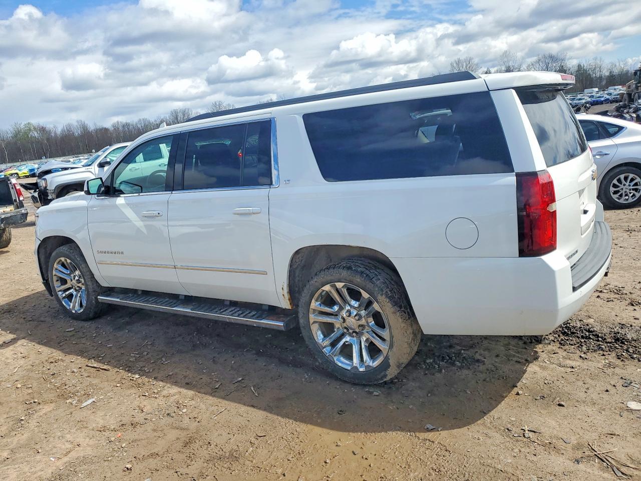 2017 Chevrolet Suburban K1500 Lt - Фото 2