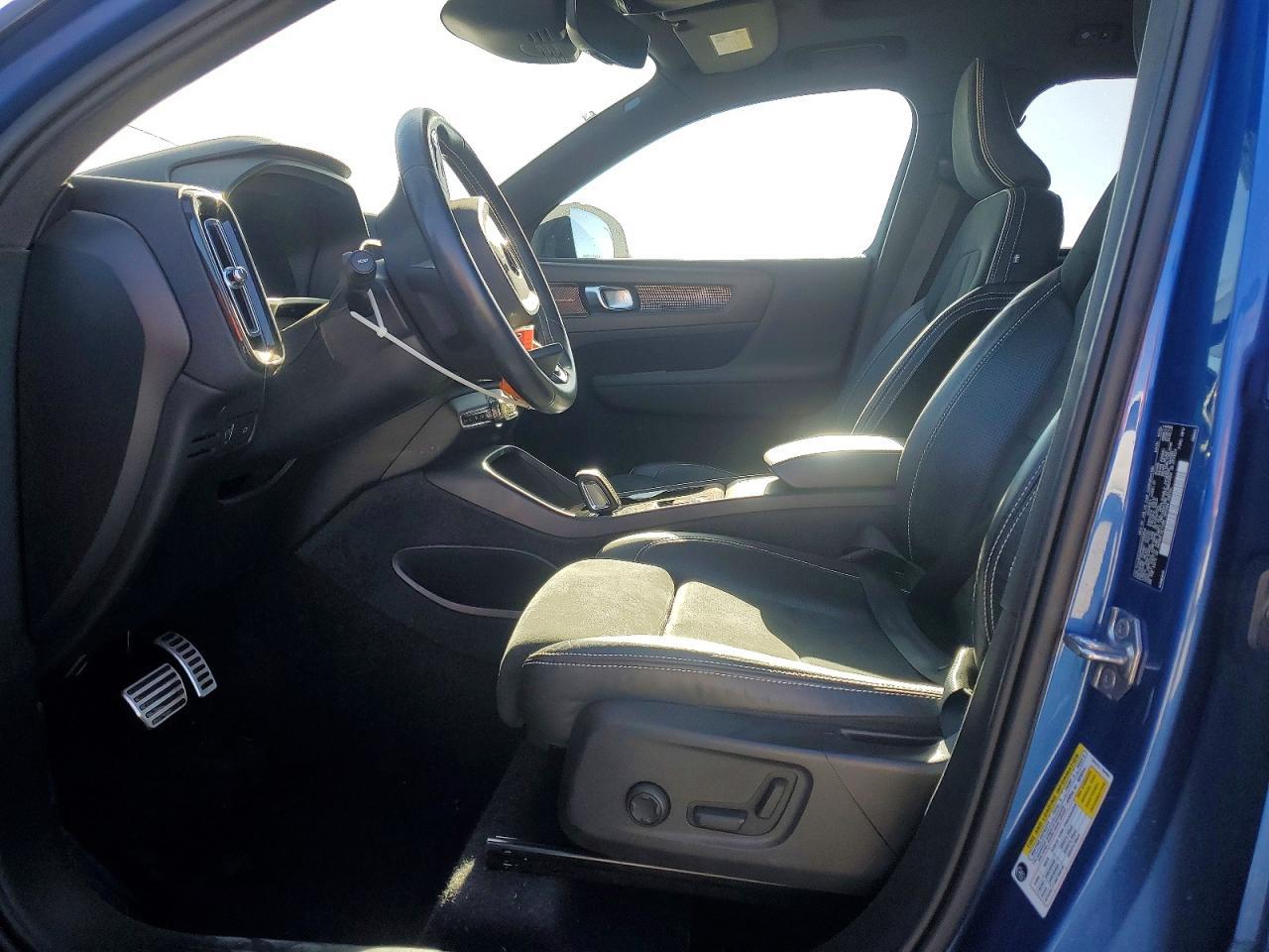2021 Volvo Xc40 T5 R-Design - Image 7