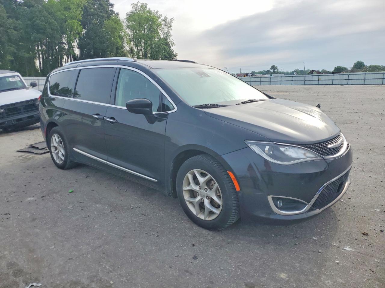 2017 Chrysler Pacifica Touring L Plus - Фото 4