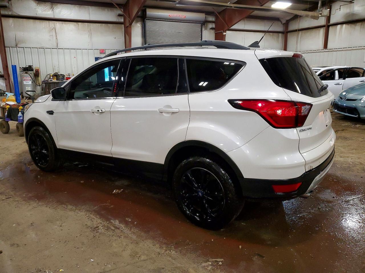 2019 Ford Escape Sel - Фото 2