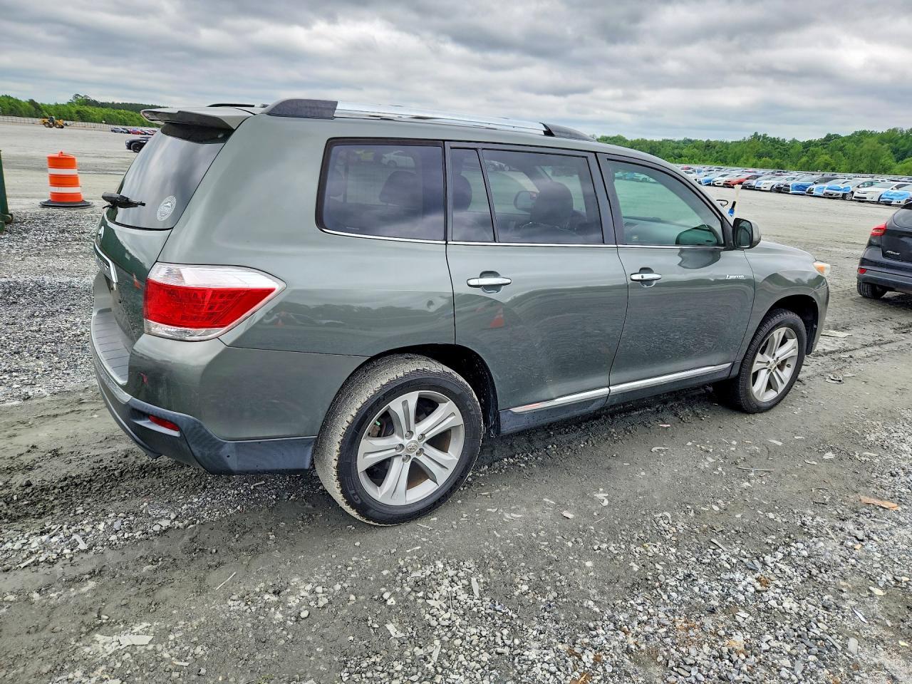 2013 Toyota Highlander Limited - Image 3