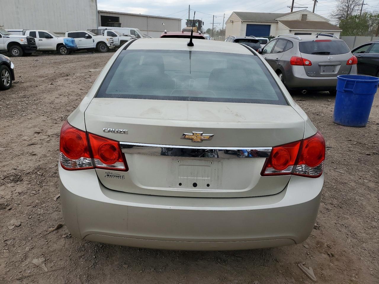 2013 Chevrolet Cruze Ls - Image 6