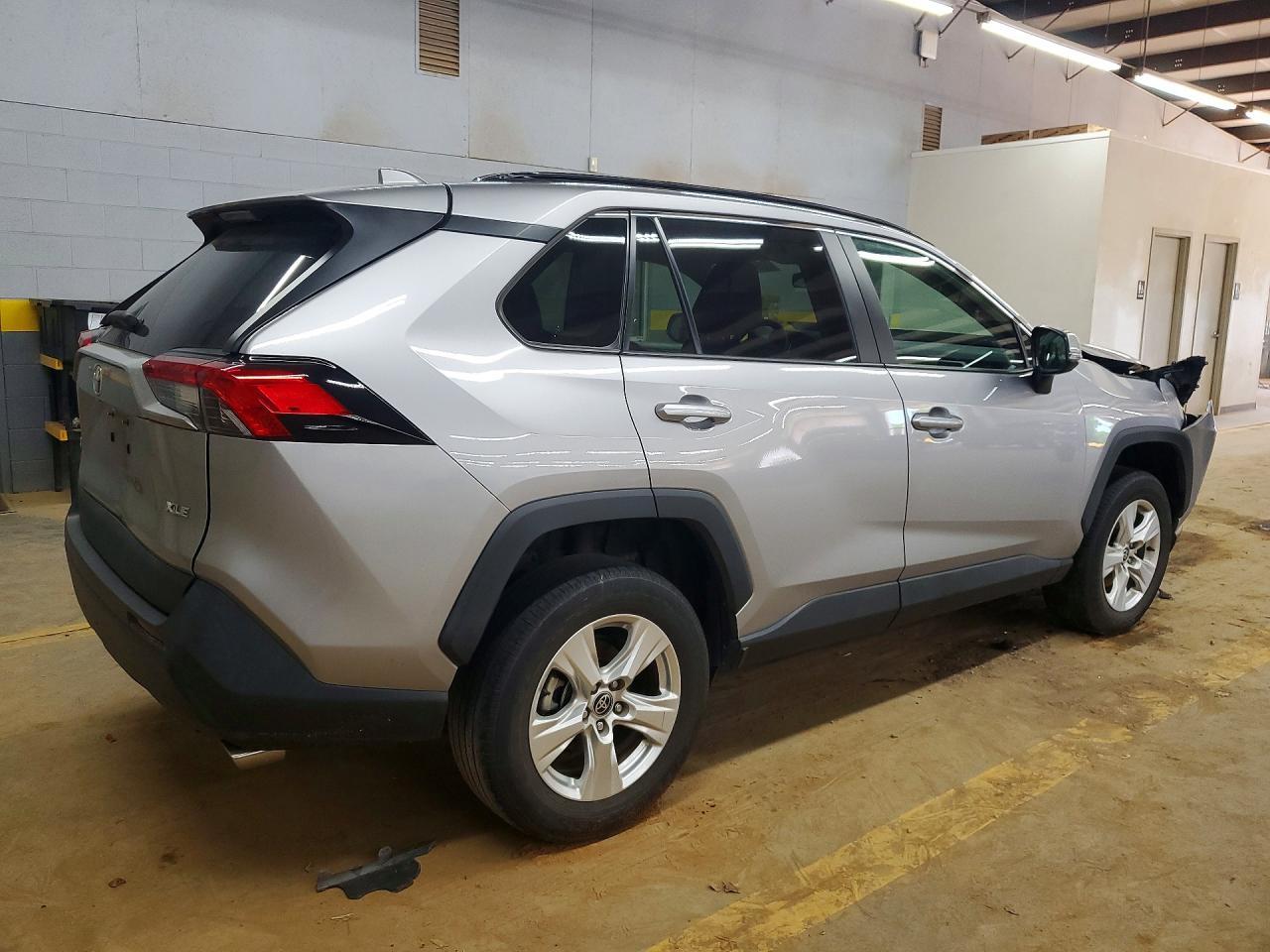 2021 Toyota Rav4 Xle - Фото 3