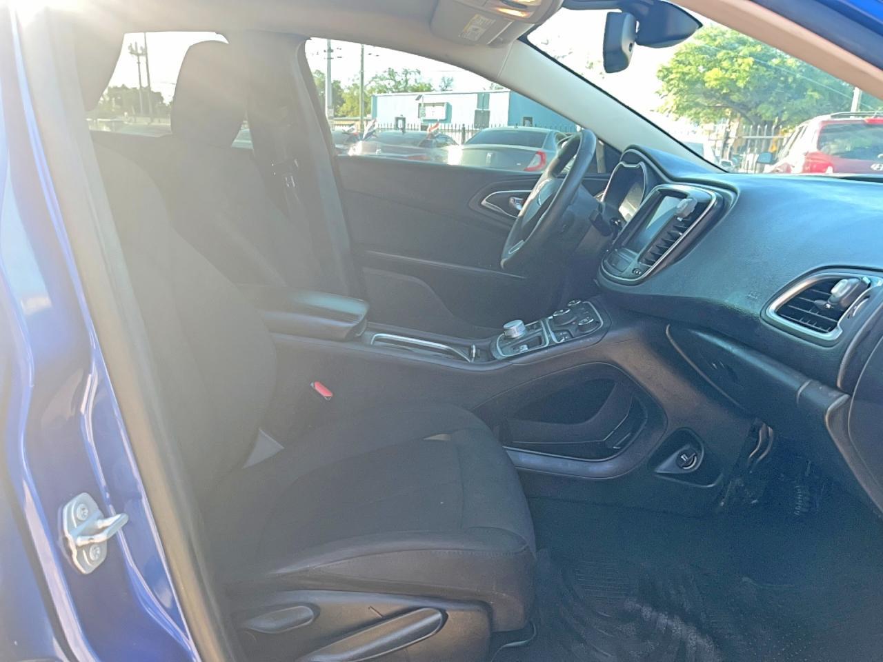 2016 Chrysler 200 Limited - Image 5