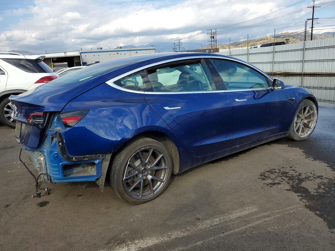 2020 Tesla Model 3 - Фото 3