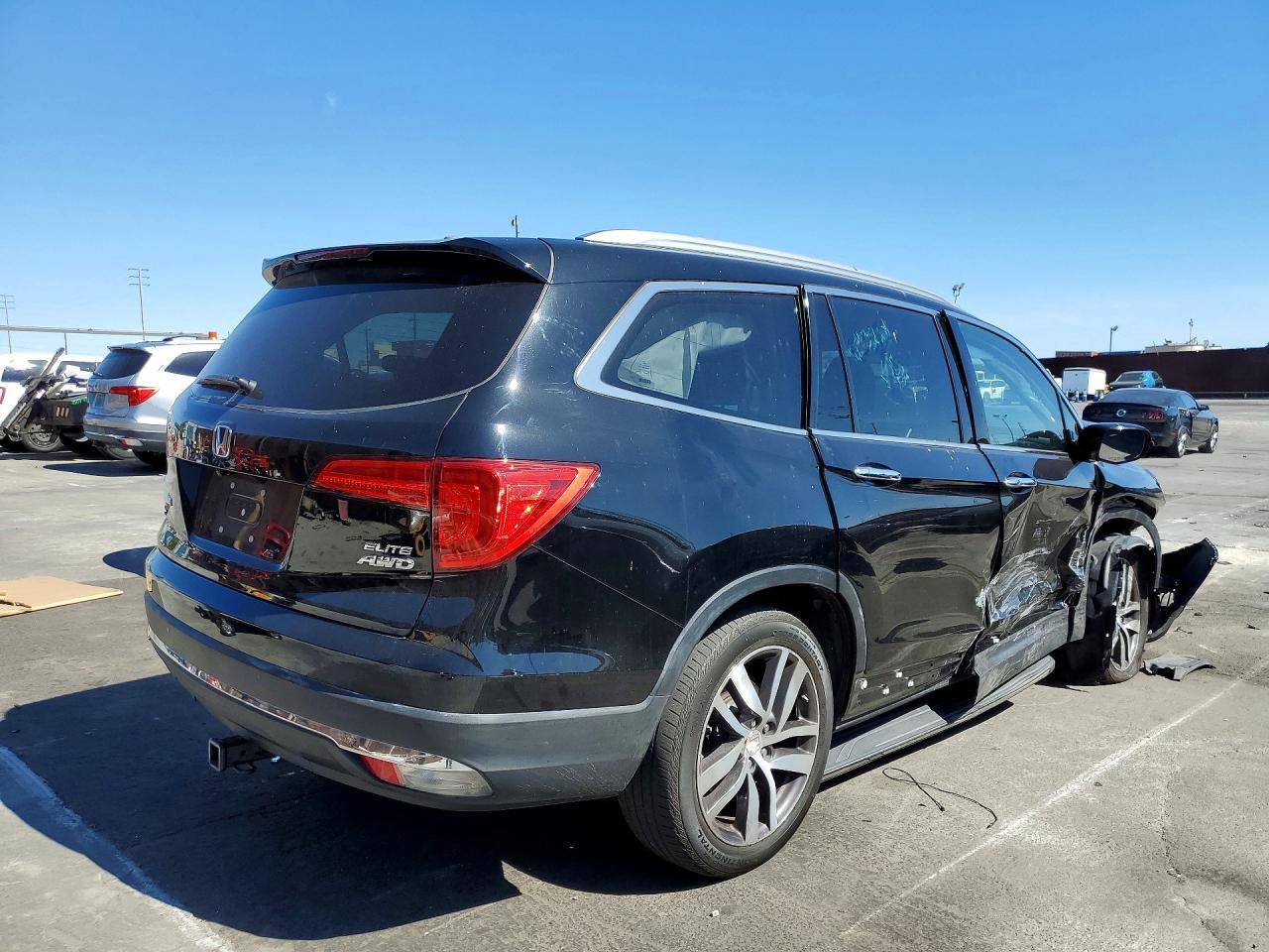 2017 Honda Pilot Elite - Фото 3