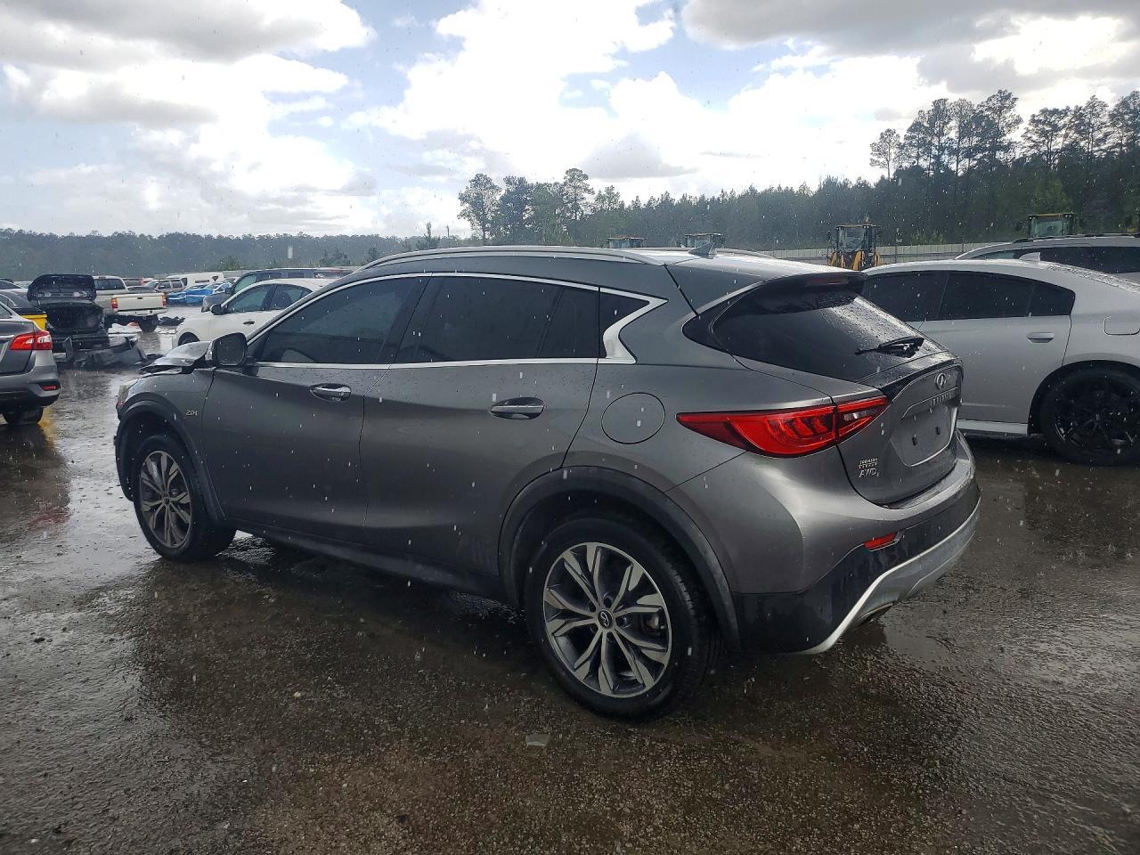 2017 Infiniti Qx30 Luxury - Фото 2