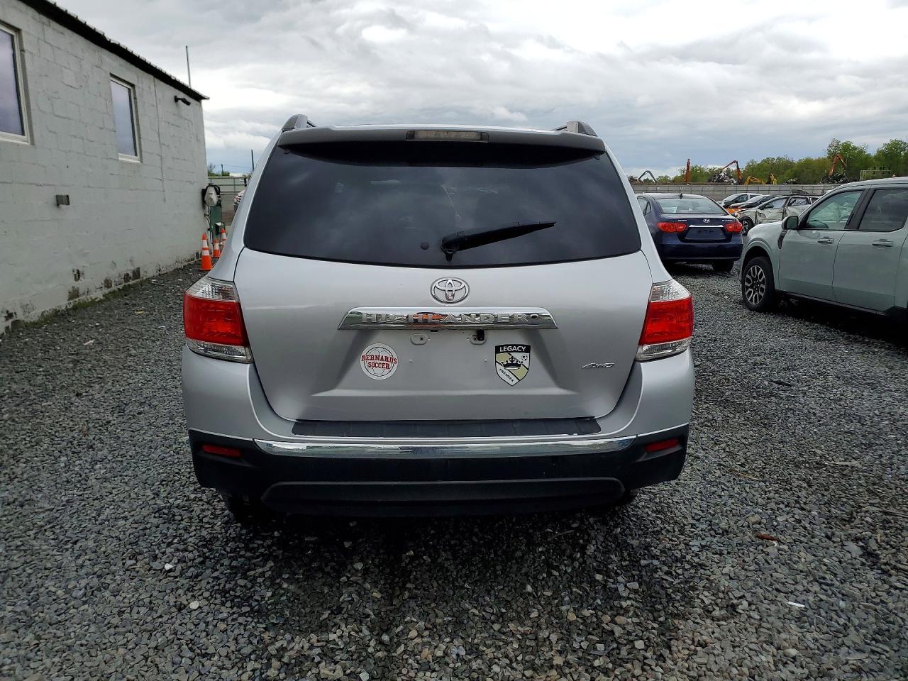 2013 Toyota Highlander Plus - Фото 6