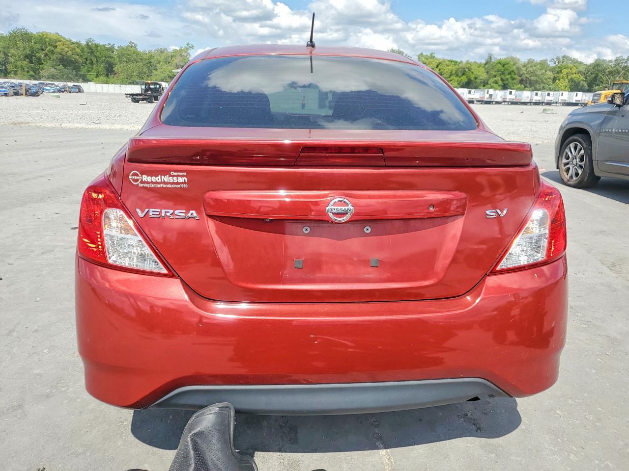 2018 Nissan Versa Sv - Image 6